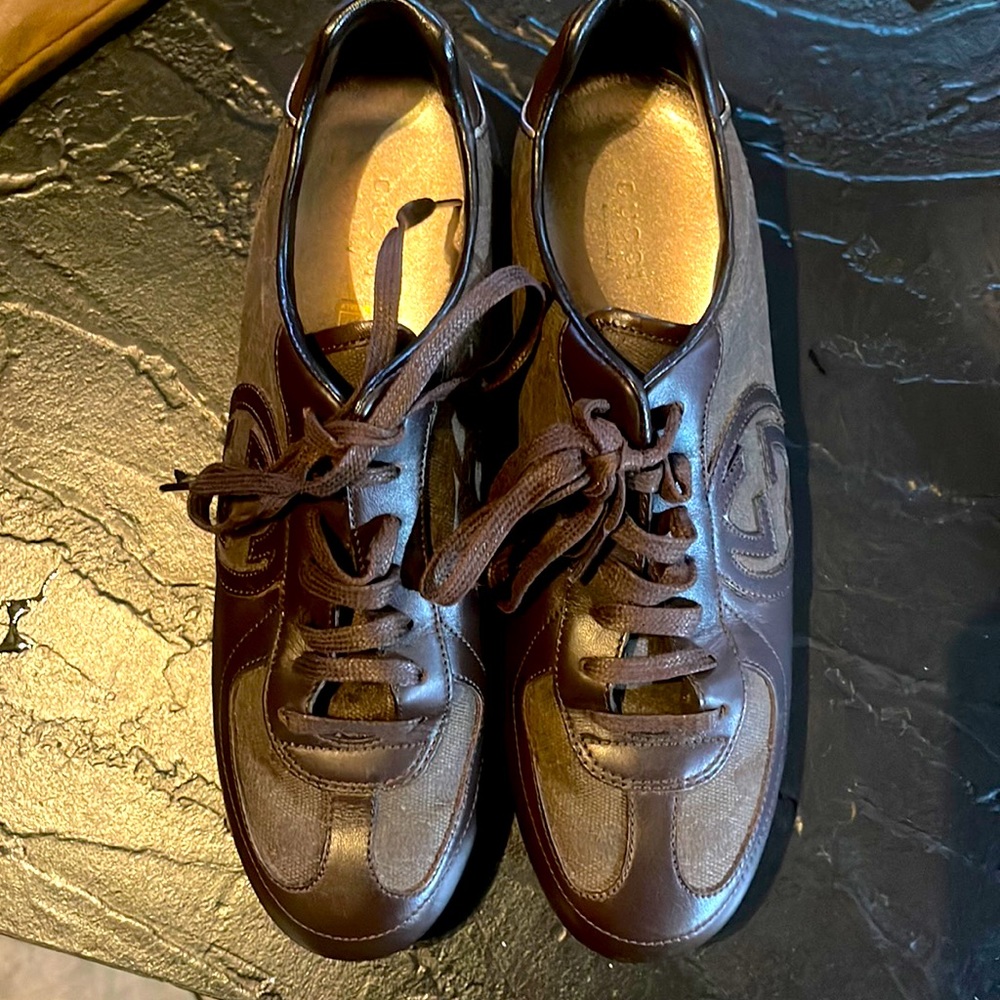 Gucci Vintage lace up brown sneaker/shoes. Canvas & Leather Low top Size 371/2